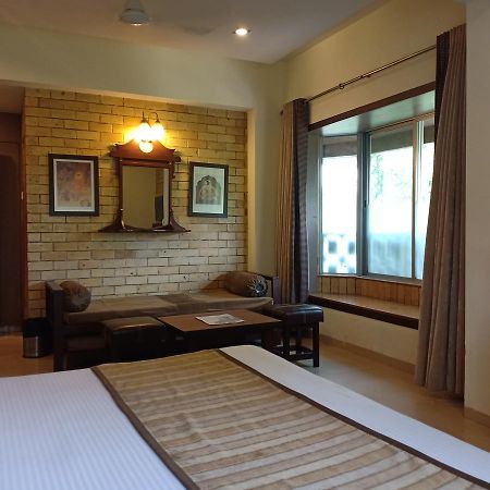 לונבלה Hotel Chandralok מראה חיצוני תמונה