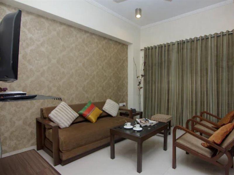 לונבלה Hotel Chandralok מראה חיצוני תמונה
