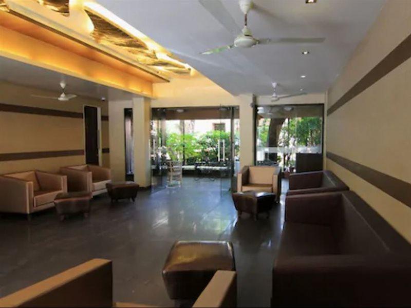 לונבלה Hotel Chandralok מראה חיצוני תמונה