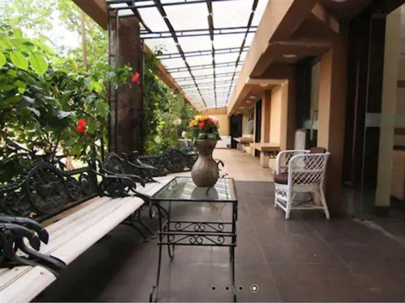 לונבלה Hotel Chandralok מראה חיצוני תמונה