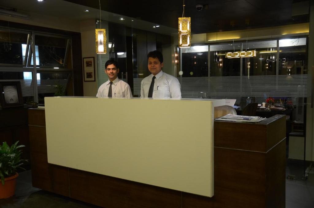 לונבלה Hotel Chandralok מראה חיצוני תמונה
