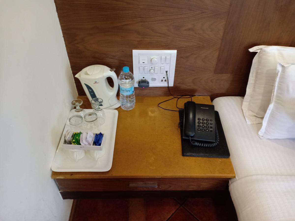 לונבלה Hotel Chandralok מראה חיצוני תמונה