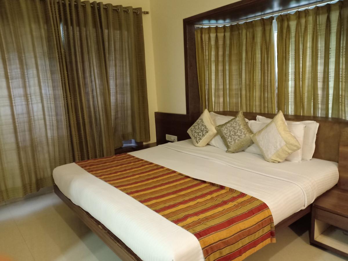 לונבלה Hotel Chandralok מראה חיצוני תמונה