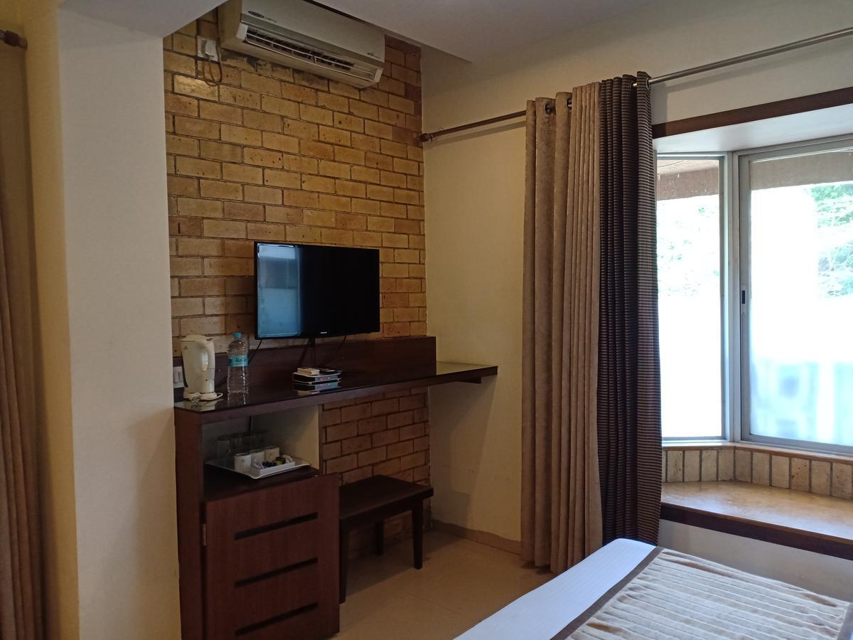 לונבלה Hotel Chandralok מראה חיצוני תמונה