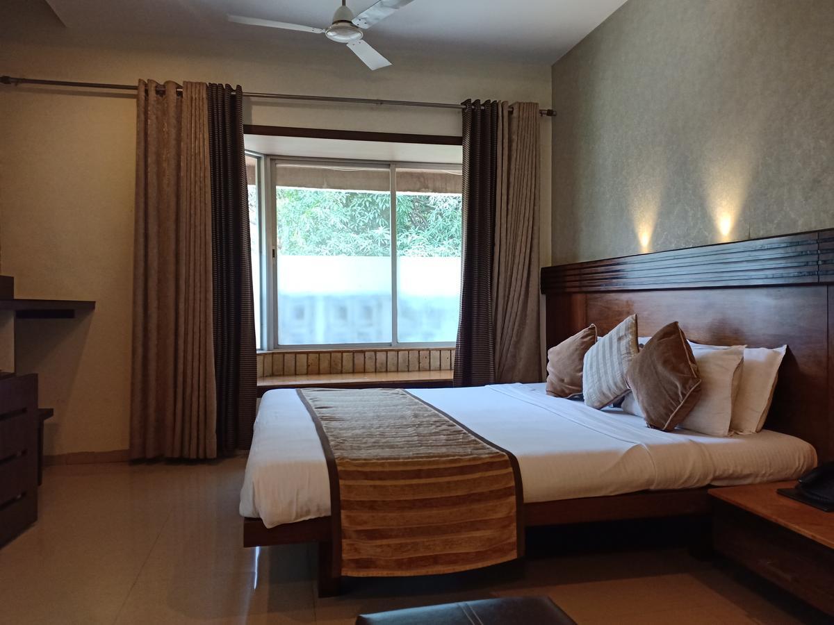 לונבלה Hotel Chandralok מראה חיצוני תמונה