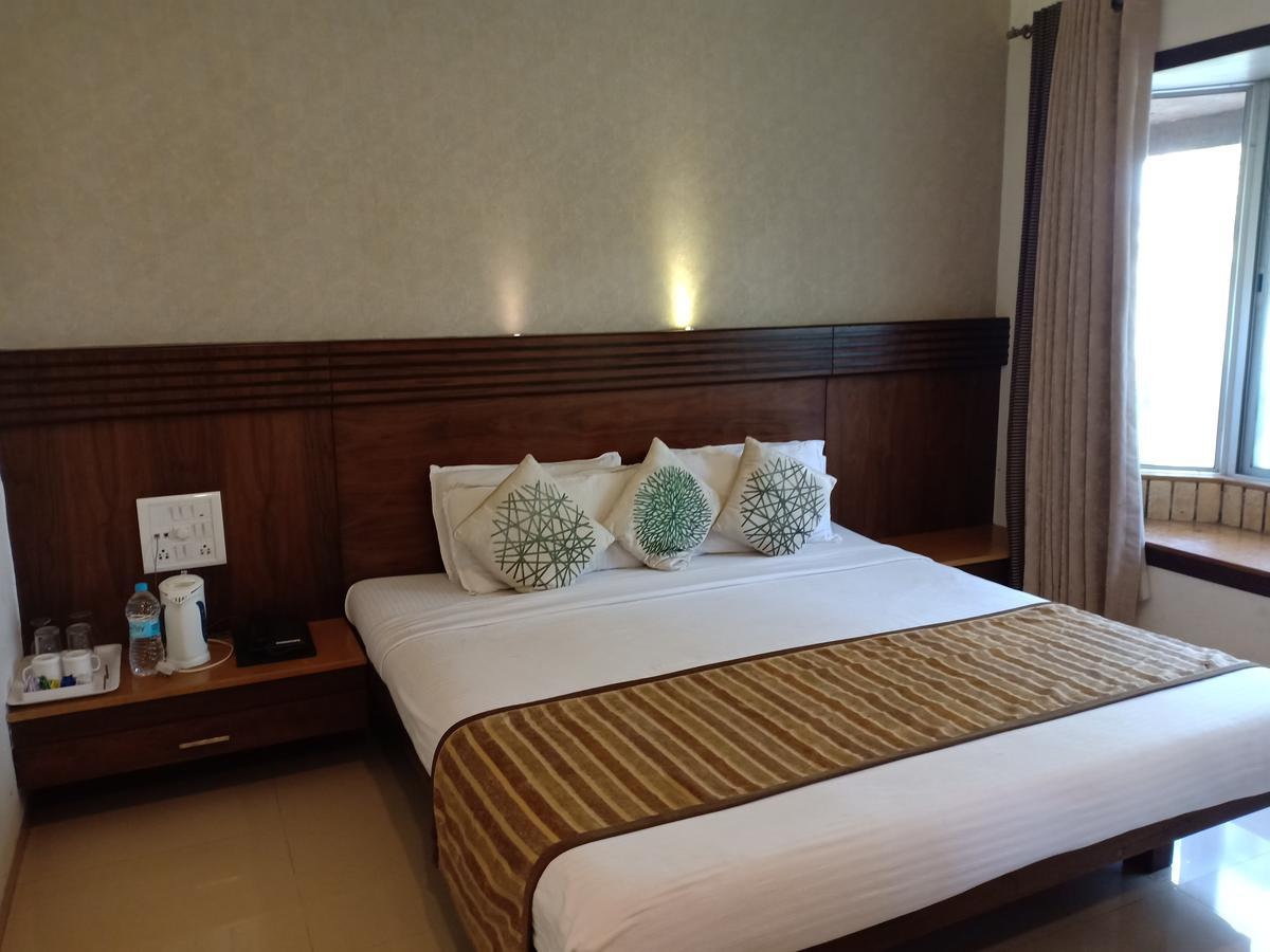 לונבלה Hotel Chandralok מראה חיצוני תמונה