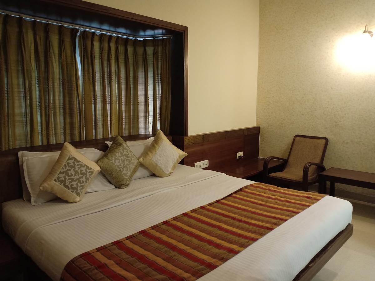 לונבלה Hotel Chandralok מראה חיצוני תמונה