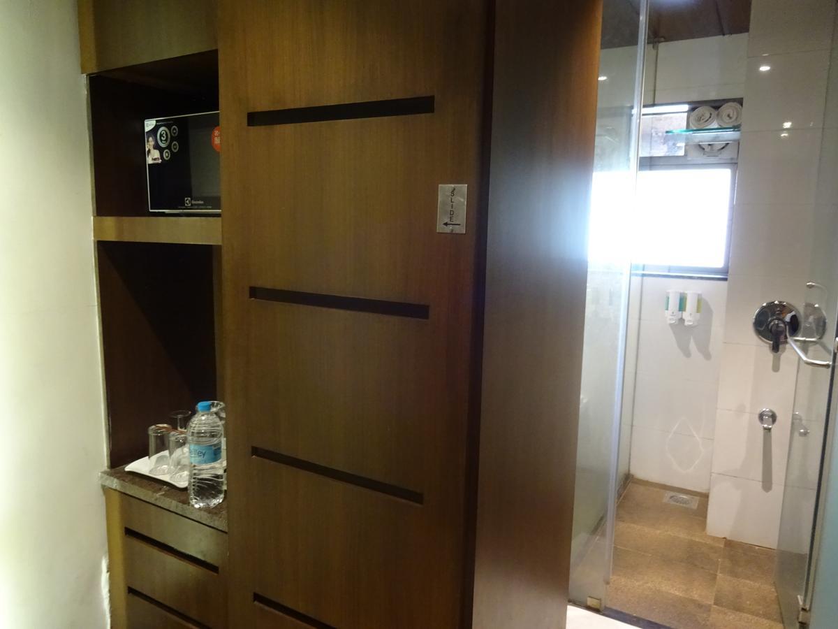 לונבלה Hotel Chandralok מראה חיצוני תמונה
